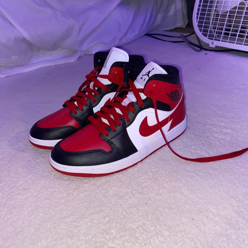 air Jordan 1 mids red alternate